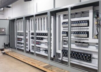 پیمانکاری و اجرای خدمات برق صنعتی